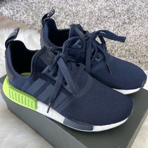 ❌SILD❌Women’s 7/7.5) ADIDAS NMD SNEAKERS